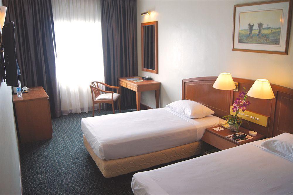Orkid Hotel Melaka Exterior photo