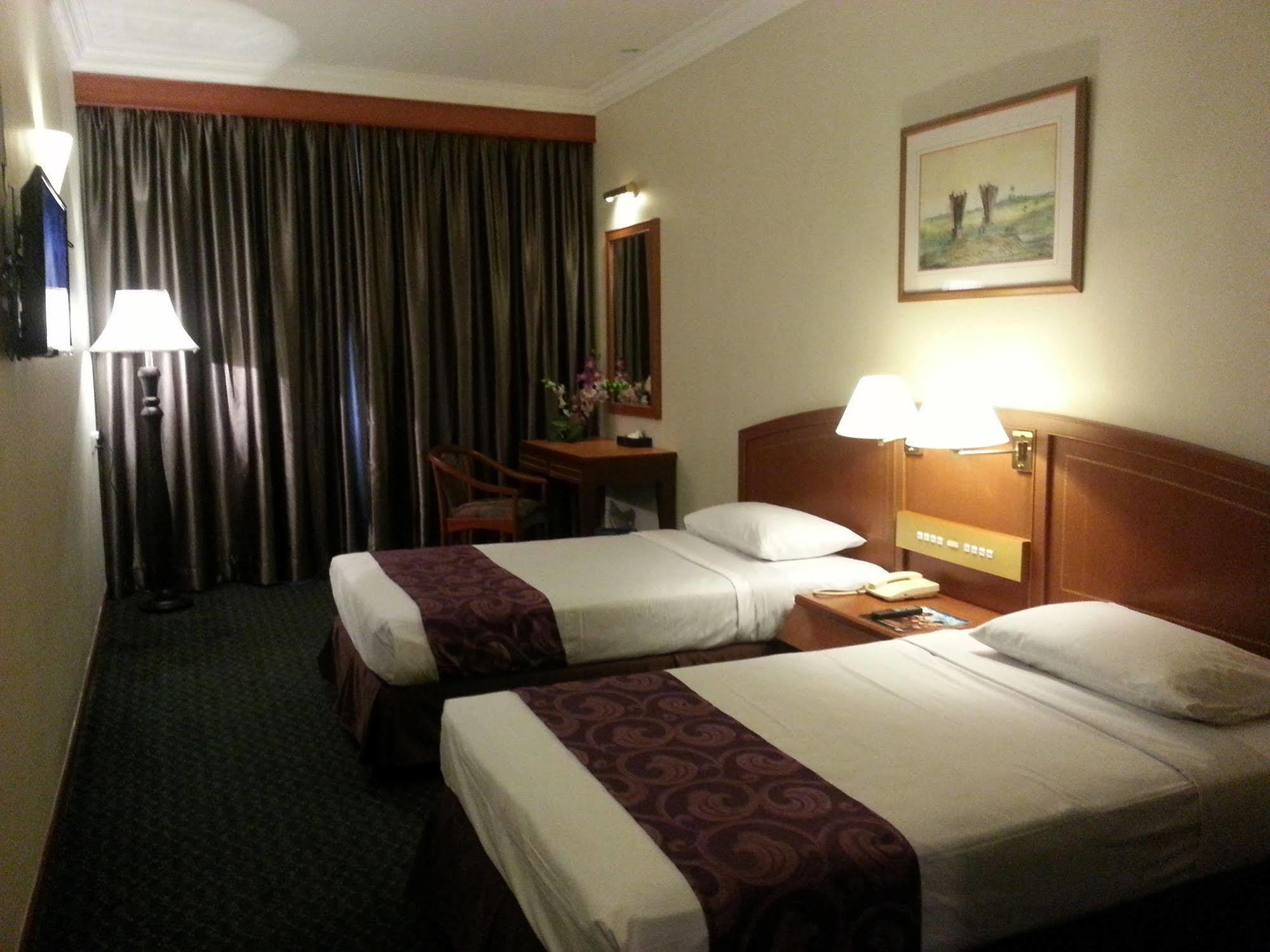 Orkid Hotel Melaka Exterior photo